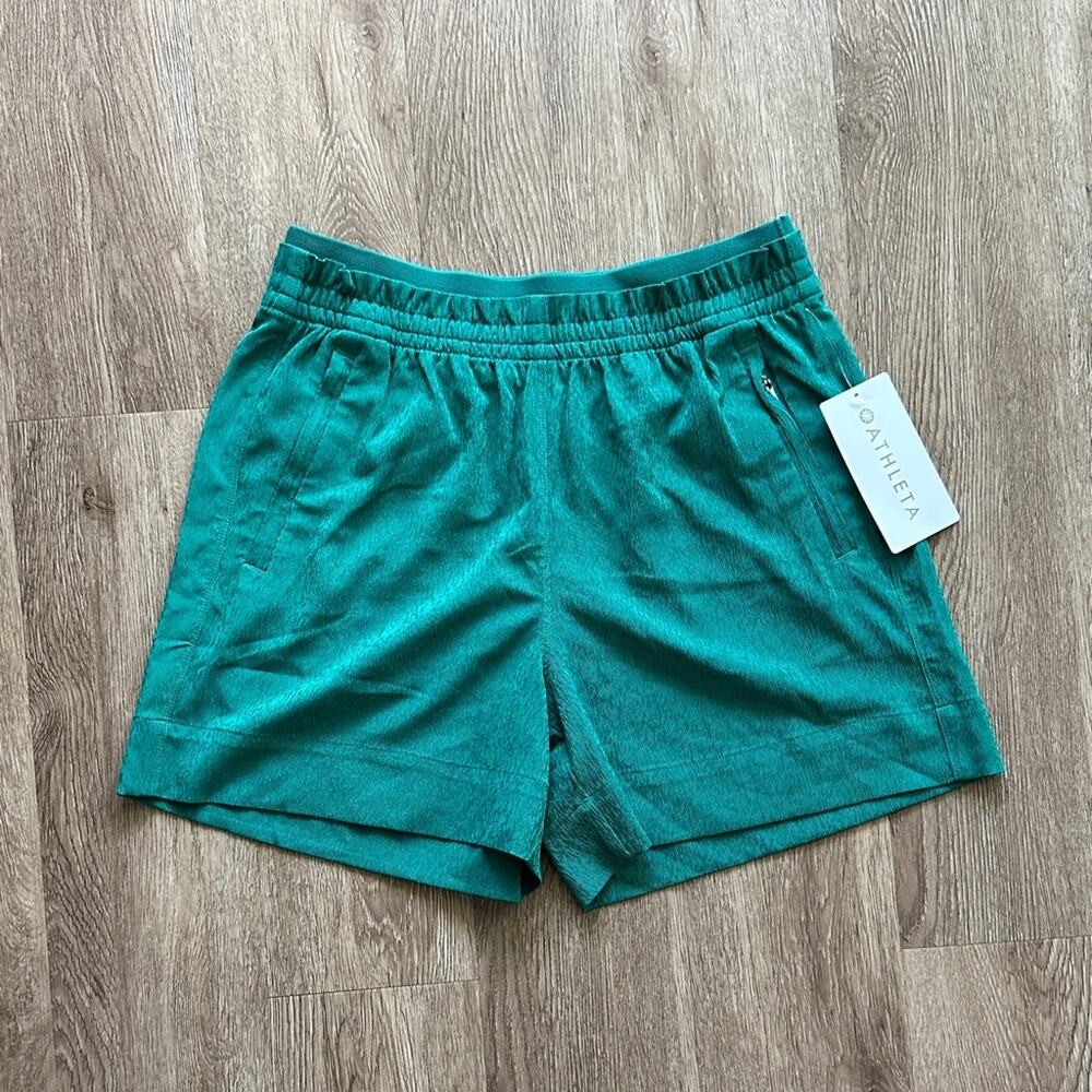NWT Athleta Echo Shorts Size 6 Green Relaxed Pockets
